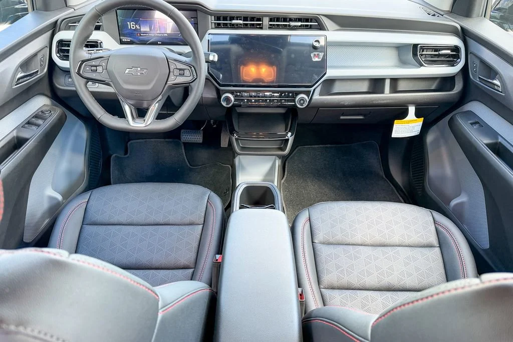 2027 Chevrolet Bolt RS - Photo 22