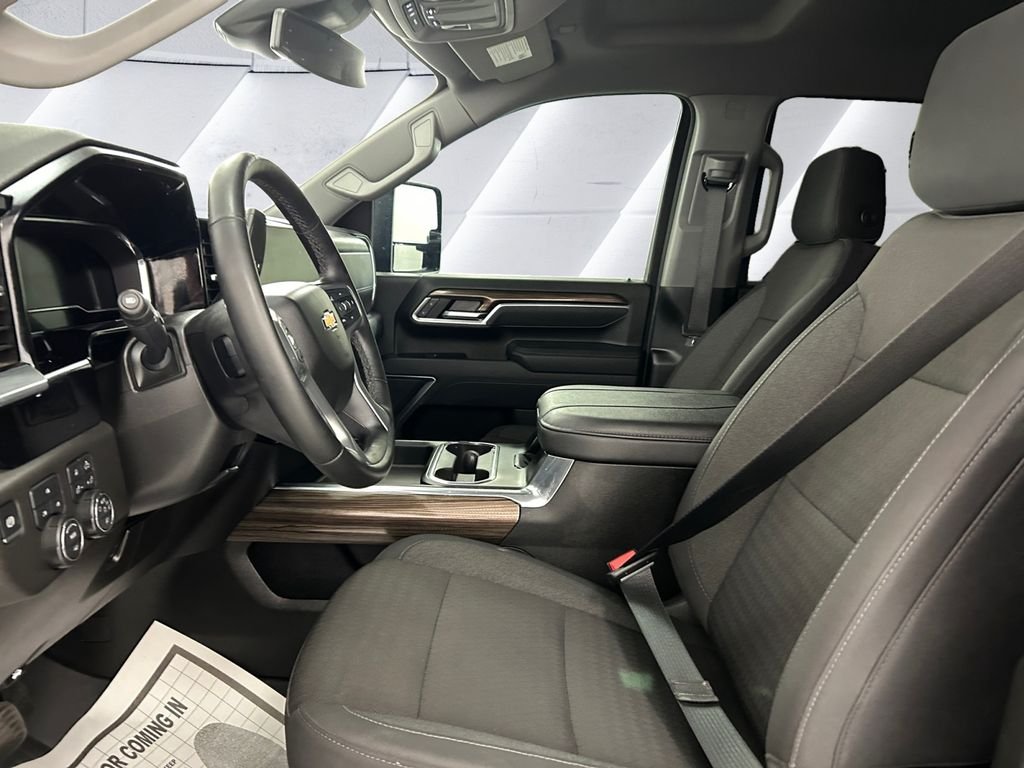 Used 2025 Black Chevrolet LT image 7