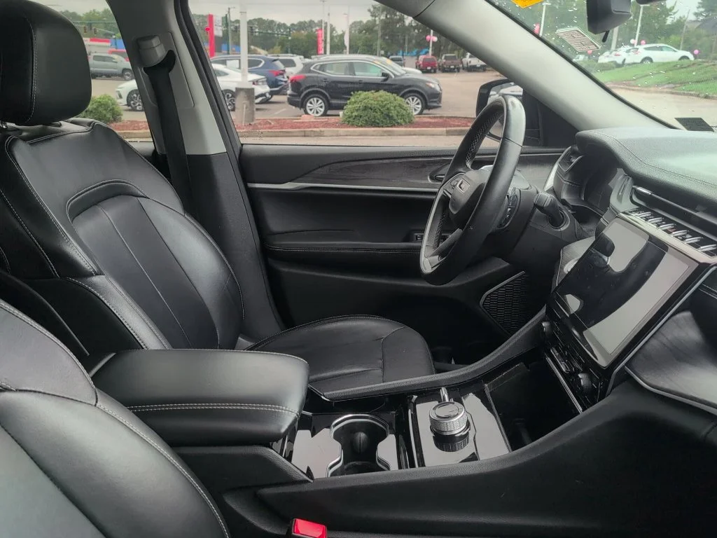 Used 2021 Silver Jeep Limited image 2
