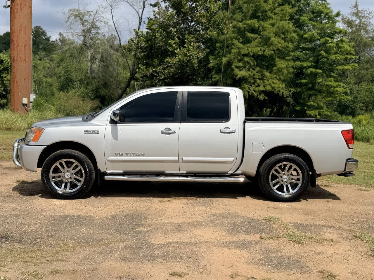 Used 2012 Silver Nissan SV 4x2 4dr Crew Cab SWB Pickup image 2