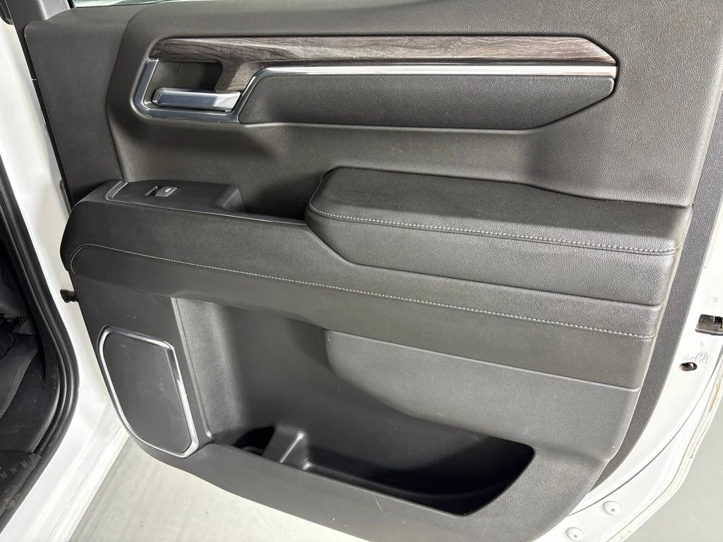 Used 2023 White Chevrolet LTZ image 27