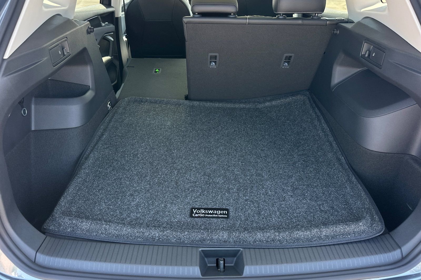 New 2026 Platinum Gray Metallic Volkswagen 2.0T SE image 15