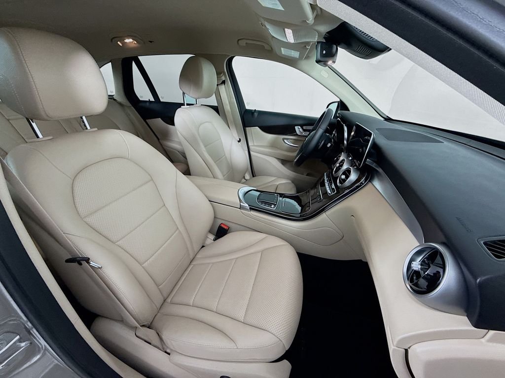 Used 2021  Mercedes-Benz GLC 300 image 27