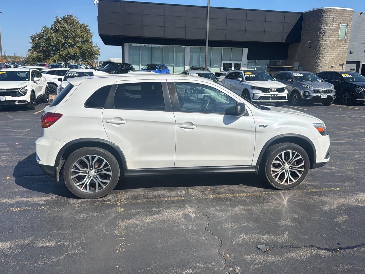 Used 2018 Diamond White Pearl Mitsubishi LE 2.0 image 8