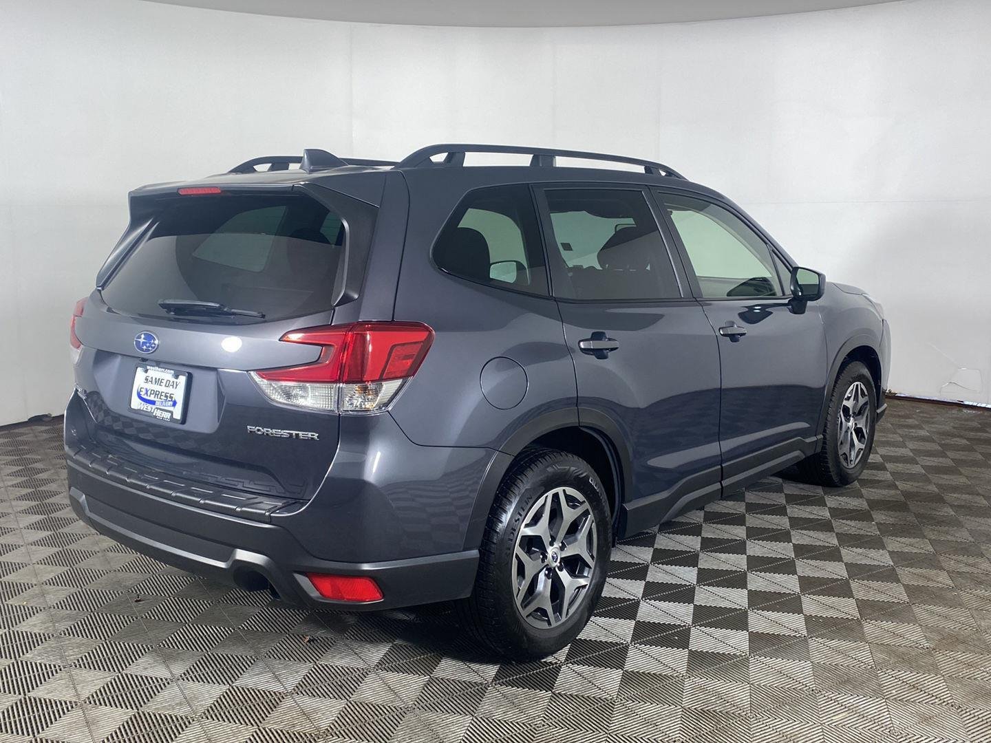 Used 2023 Magnetite Gray Metallic Subaru Premium image 5