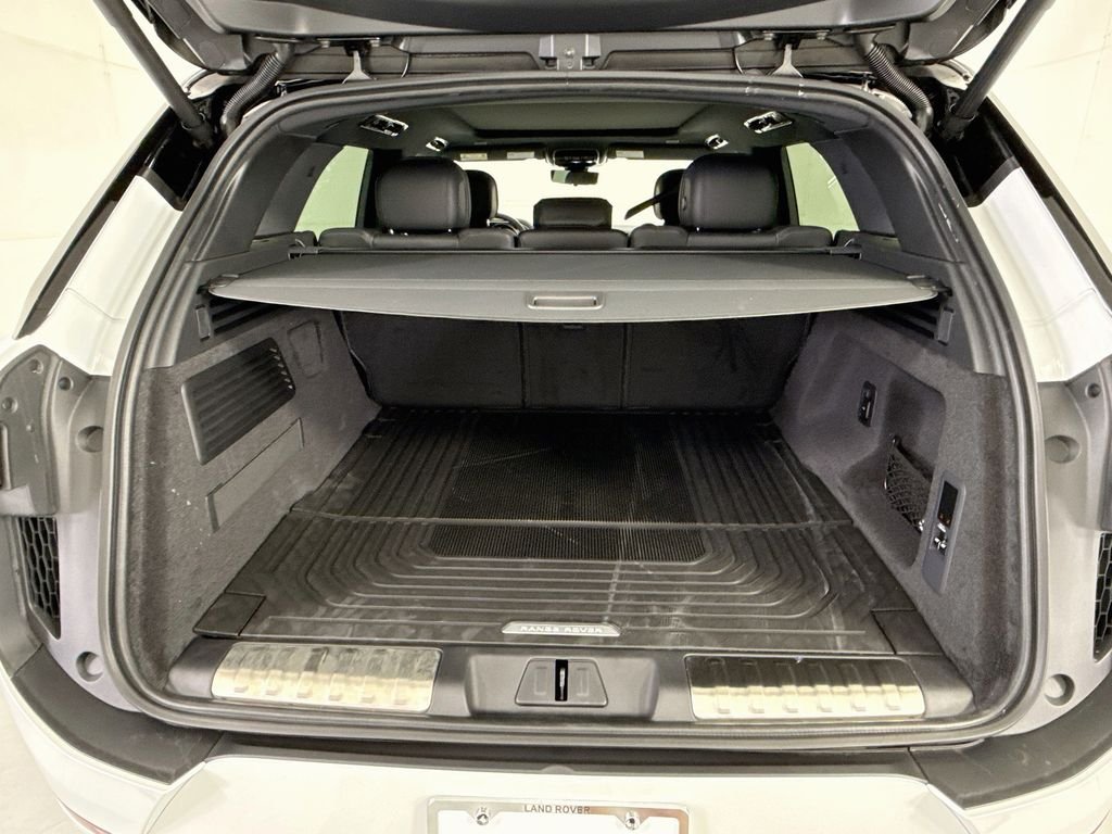 New 2026 Fuji White Land Rover Dynamic SE image 27