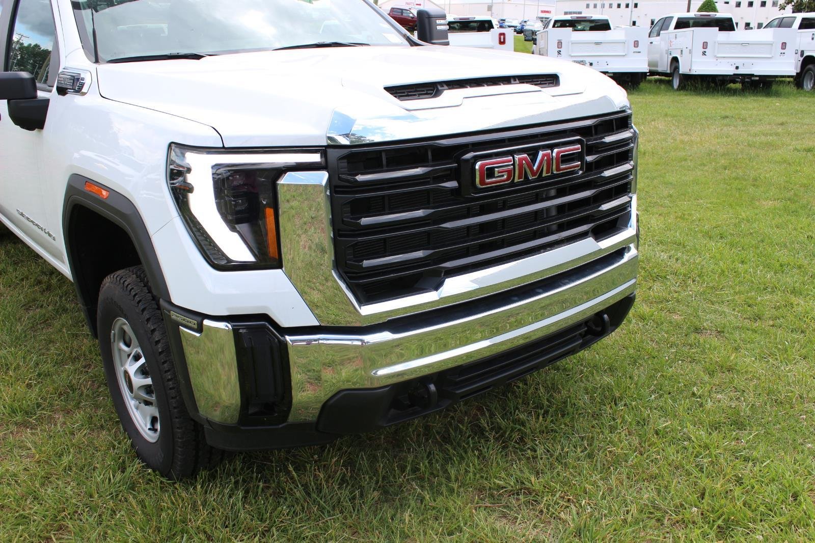 New 2025 Summit White GMC Pro image 9