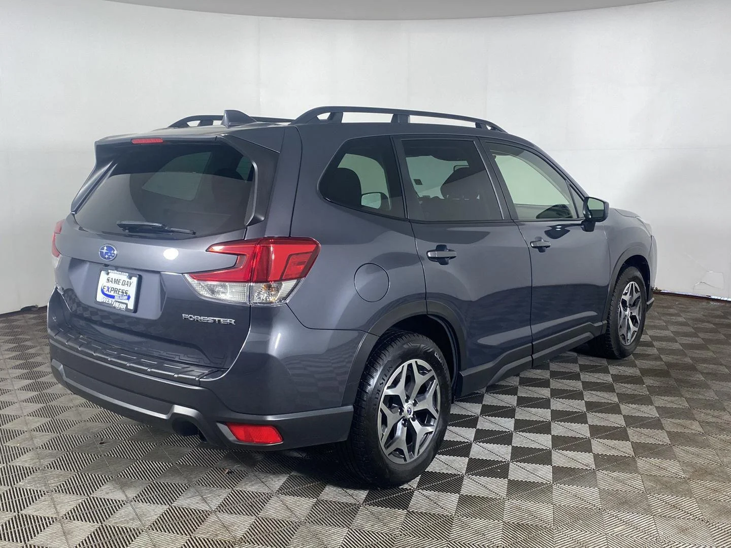 Used 2023 Magnetite Gray Metallic Subaru Premium image 5