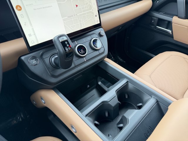 New 2026 Woolstone Green Land Rover X-Dynamic SE image 24