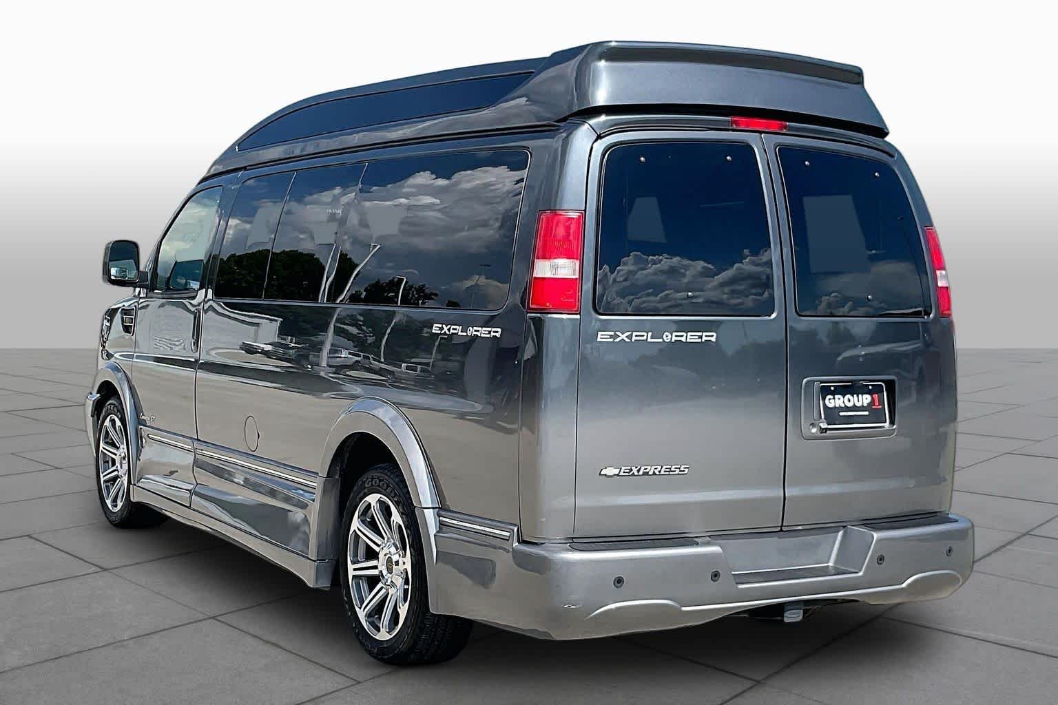 Used 2017 Cyber Gray Metallic Chevrolet  image 10