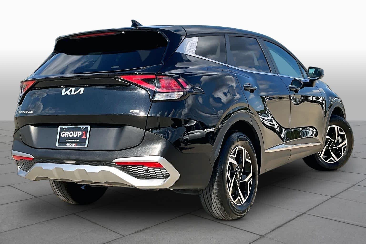 Used 2024 Fusion Black Kia LX image 13