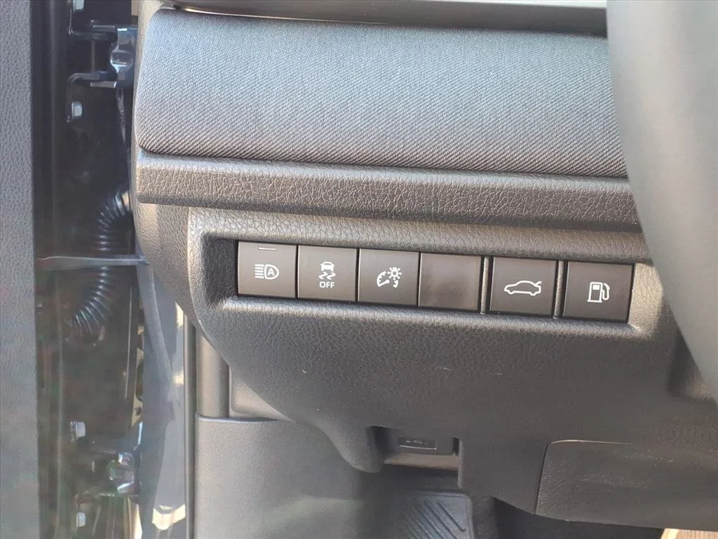 2026 Toyota Camry LE - Photo 13
