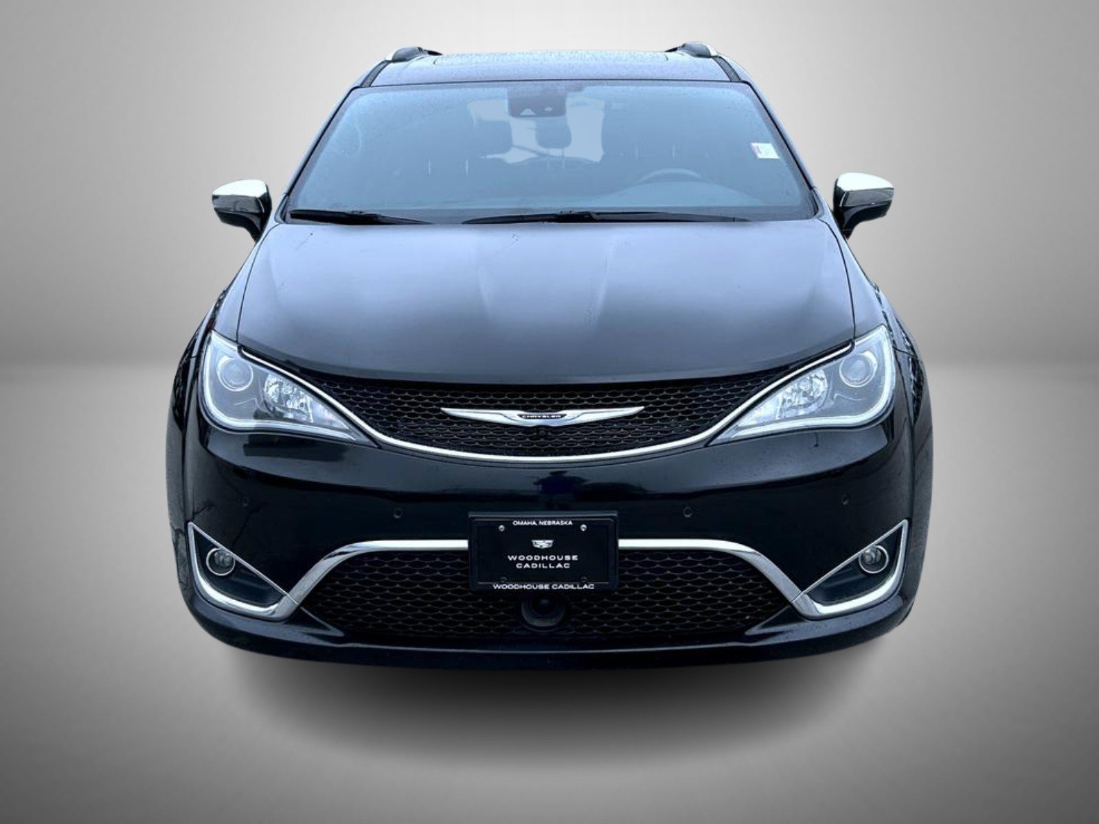 Used 2020 Black Chrysler Limited image 2