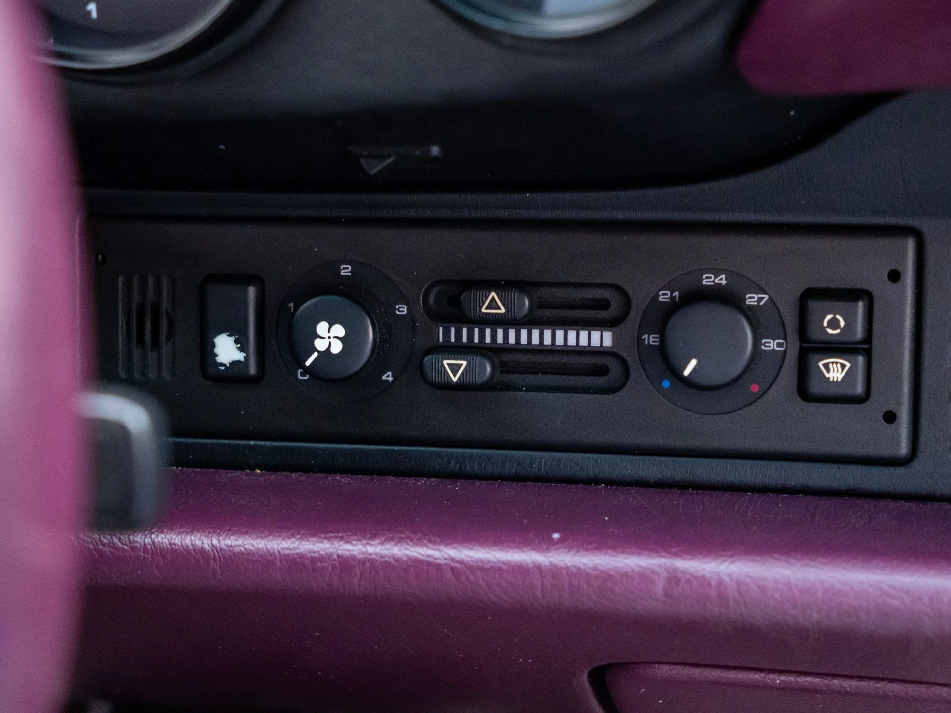 Used 1991  Porsche Carrera image 23