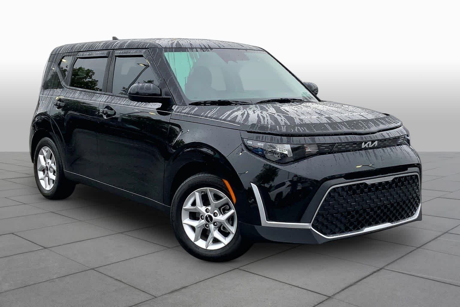 Used 2024 Fusion Black Kia LX image 3