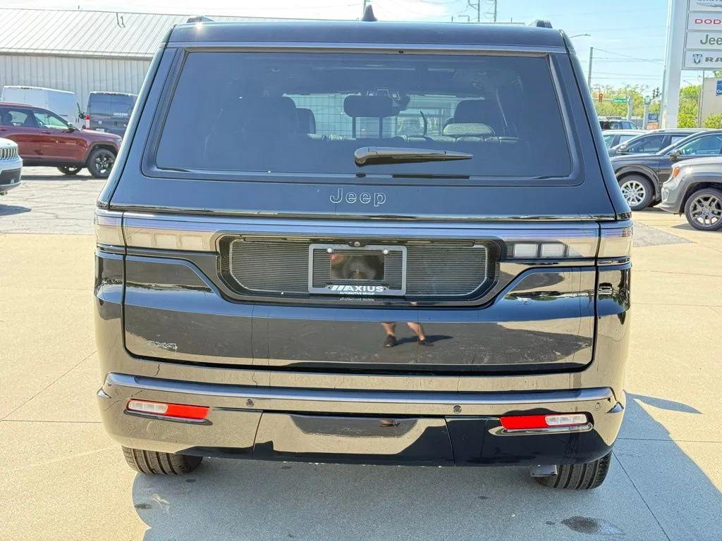 New 2026 High Gloss Black Exterior Paint Jeep Limited Reserve image 7