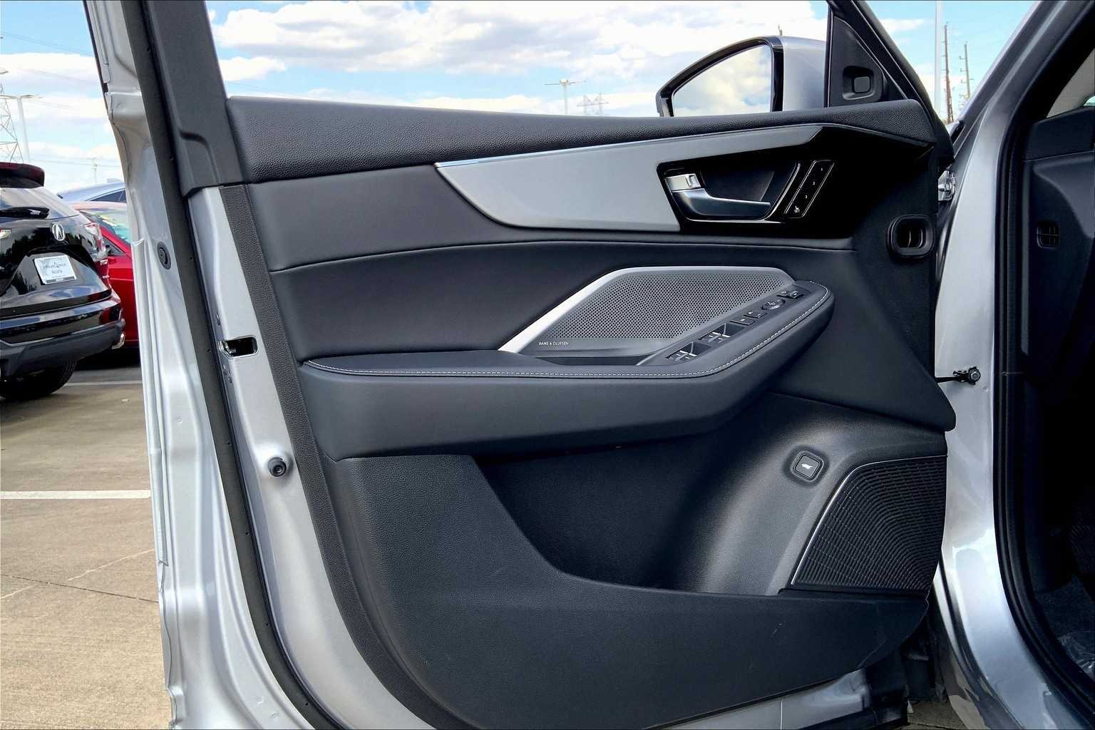New 2026 Solar Silver Metallic Acura w/Technology Package image 10