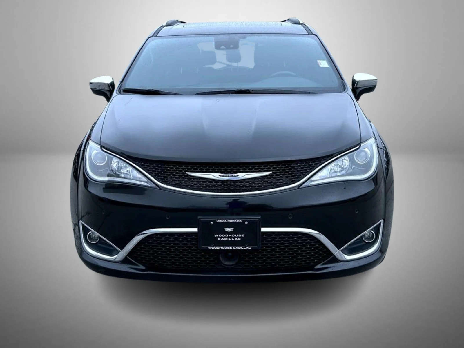 Used 2020 Black Chrysler Limited image 2