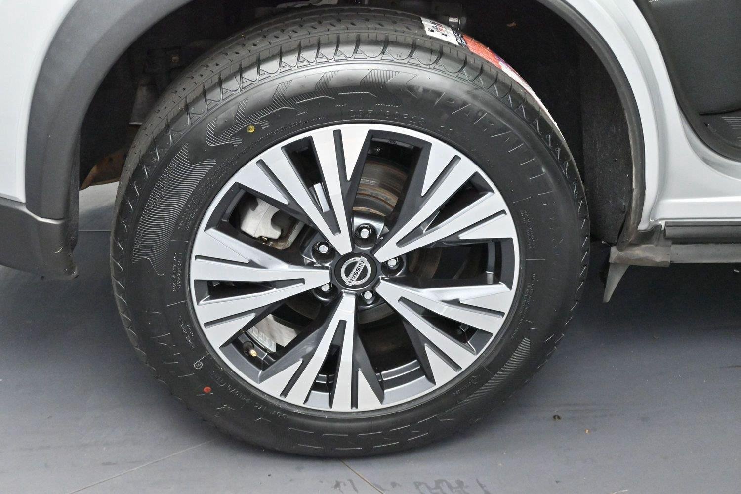 Used 2021 Brilliant Silver Metallic Nissan SV image 30