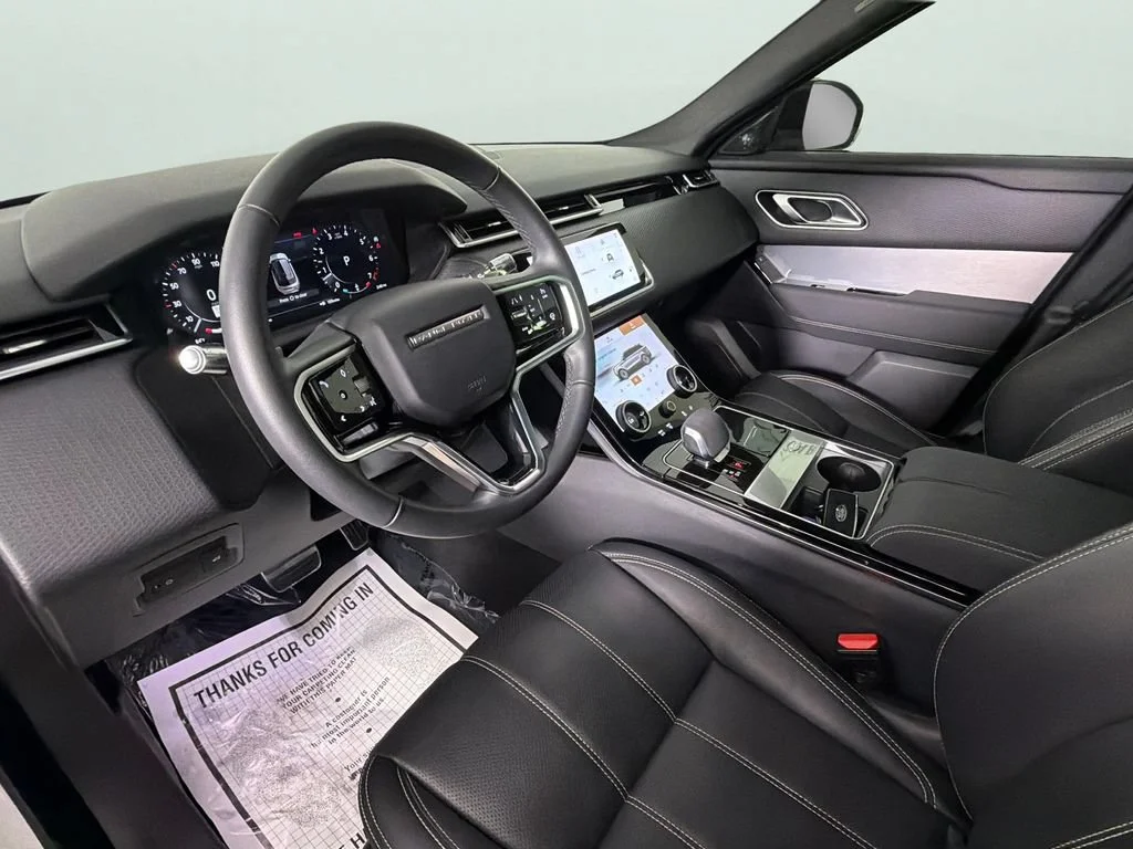 Used 2023 White Land Rover R-Dynamic S image 34