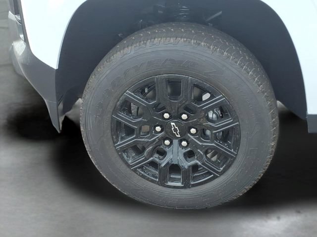 New 2026 Summit White Chevrolet WT image 15