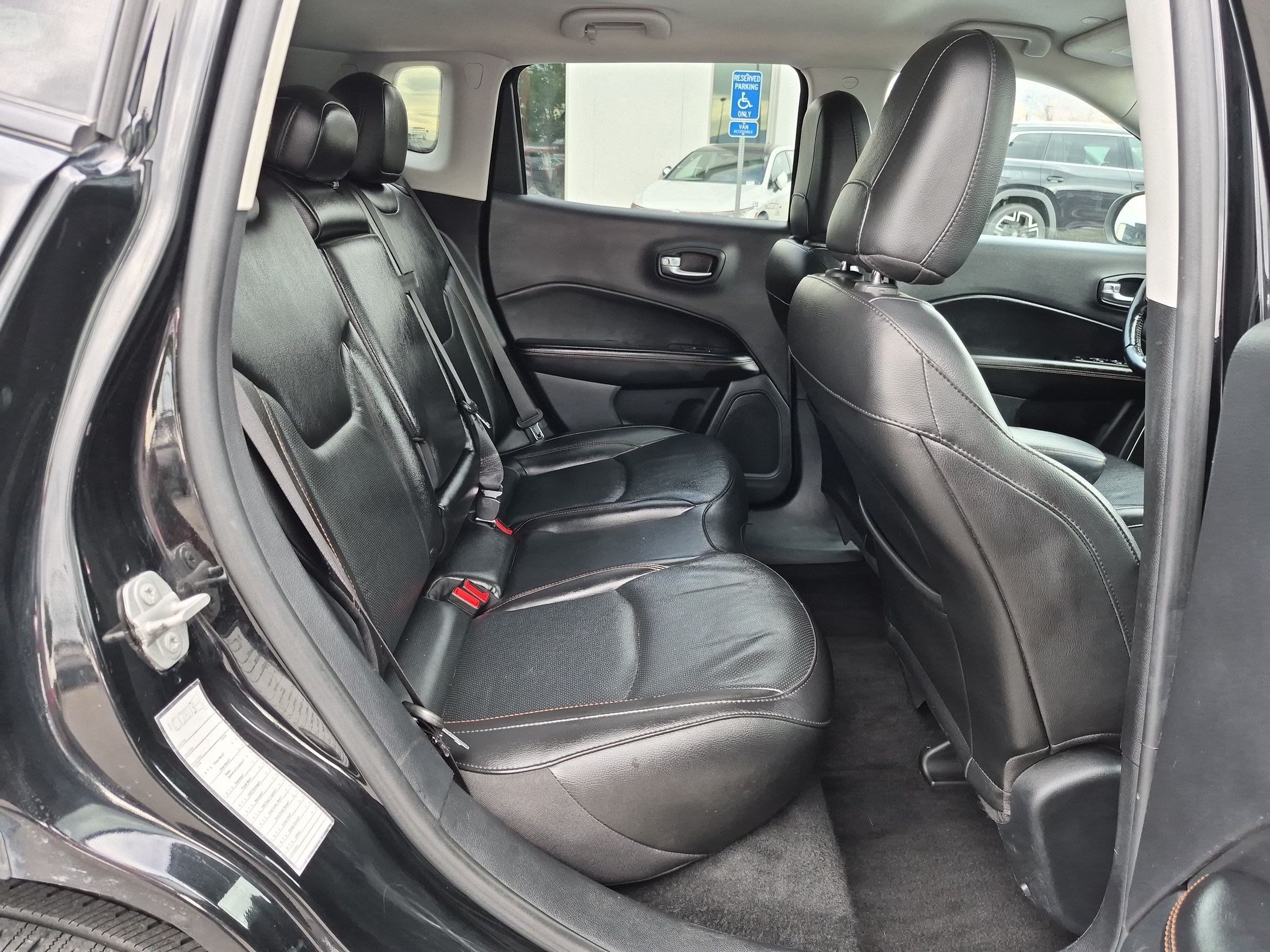 Used 2021 Diamond Black Crystal Pearlcoat Jeep Limited image 29
