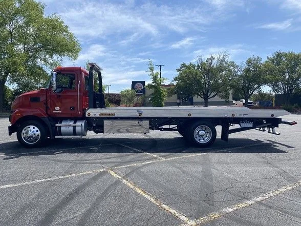 Used 2024 Red Mack  image 16