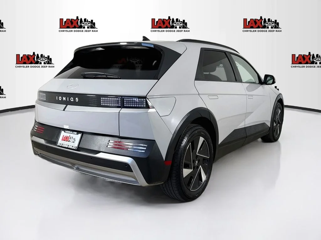 Used 2025 Gray Hyundai SEL image 7
