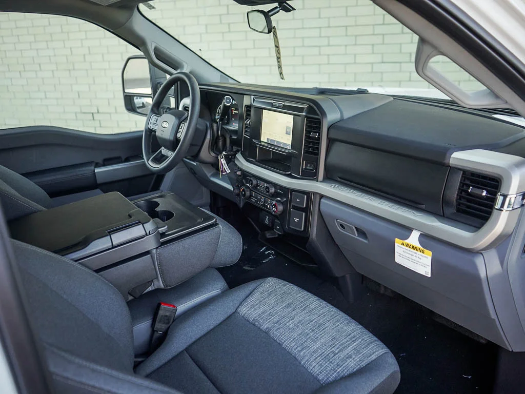 New 2027 Oxford White Ford F-350® XLT image 10