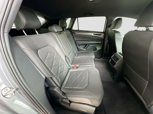 Used 2025  Volkswagen 2.0T SE w/Technology image 26