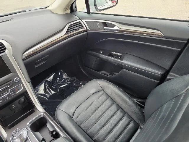 Used 2017 Silver Ford SE image 15