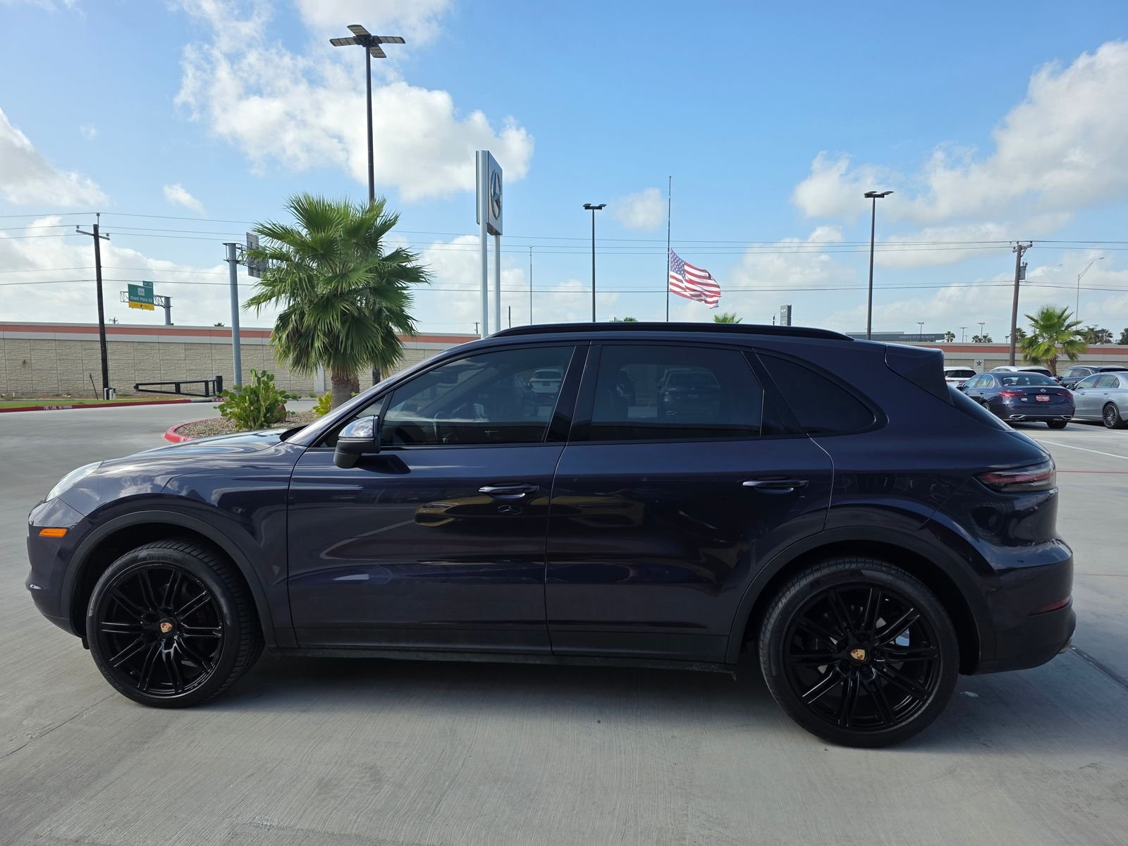 Used 2019  Porsche Base image 4