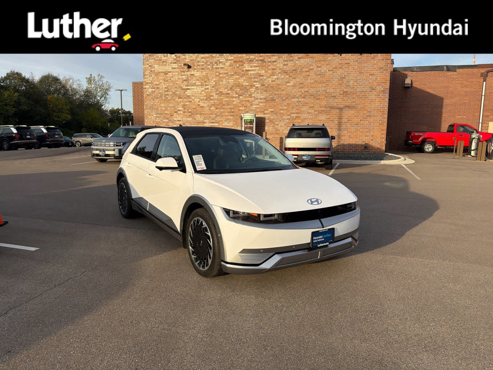 Used 2023 Atlas White Hyundai Limited image 1