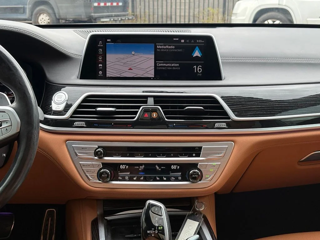 Used 2022 White BMW 750i xDrive image 12