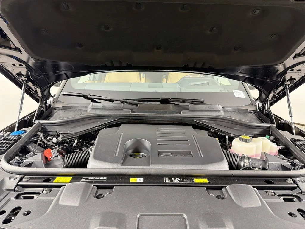 New 2026 Santorini Black Land Rover SE image 32