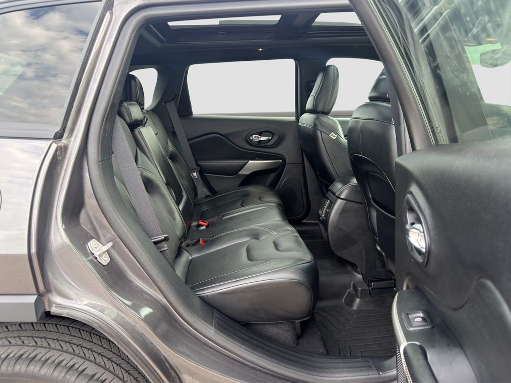 Used 2021 Gray Jeep Latitude Lux image 18