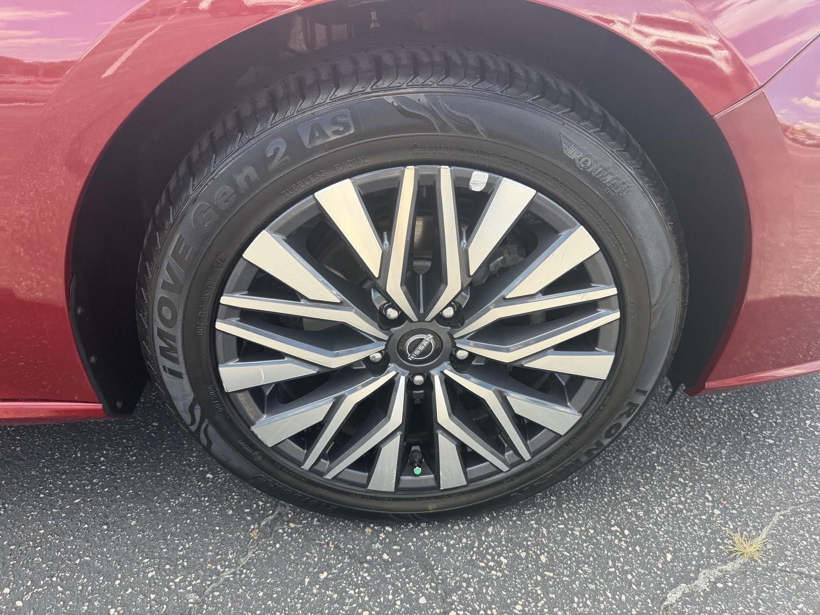 Used 2025 Scarlet Ember Nissan SV image 9