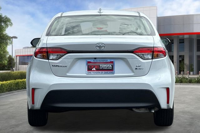 New 2026 Wind Chill Pearl <sup>1</sup> Toyota  LE image 5