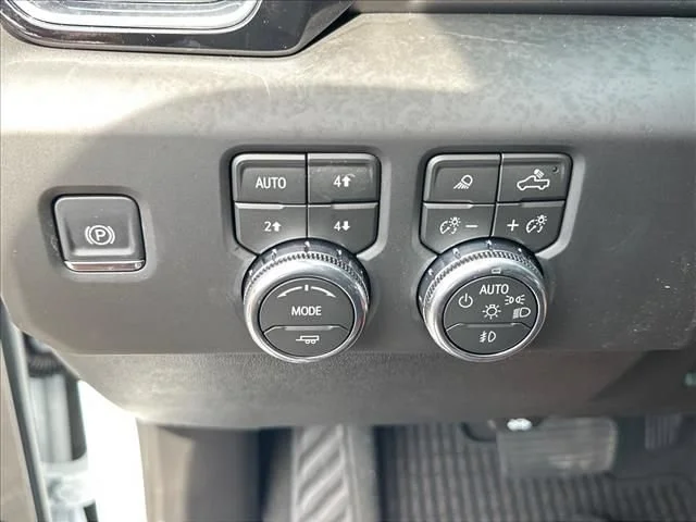 New 2026 Glacier White Tricoat GMC Denali Ultimate image 31