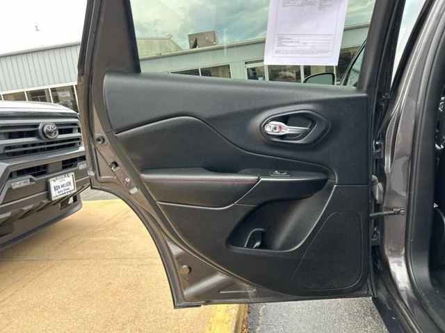 Used 2019 Gray Jeep Trailhawk image 21