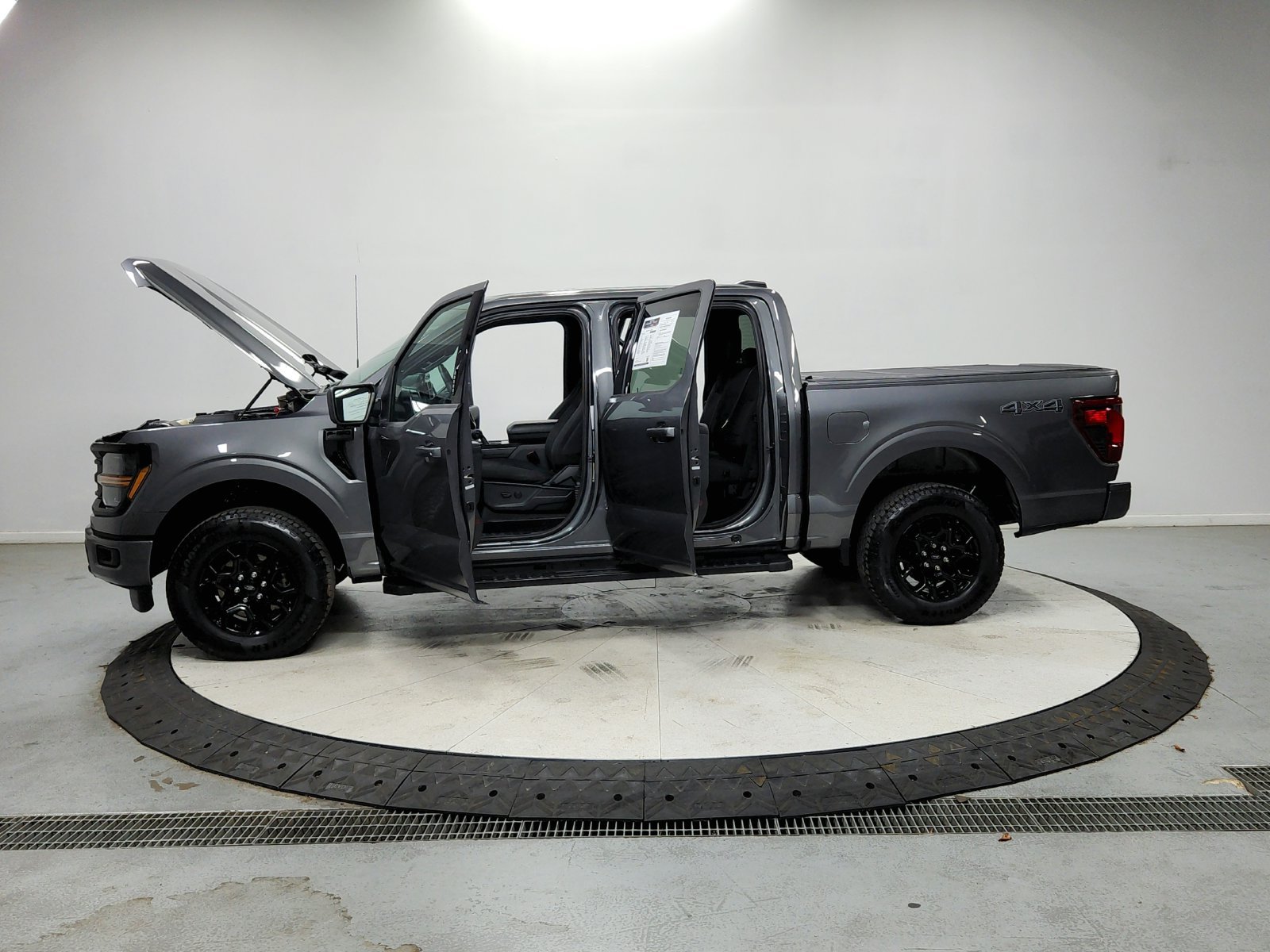 Used 2024 Gray Ford XLT image 13