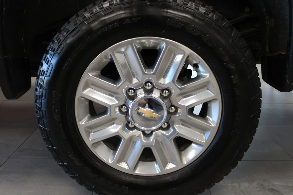 Certified Used 2024 Iridescent Pearl Tricoat Chevrolet High Country image 10