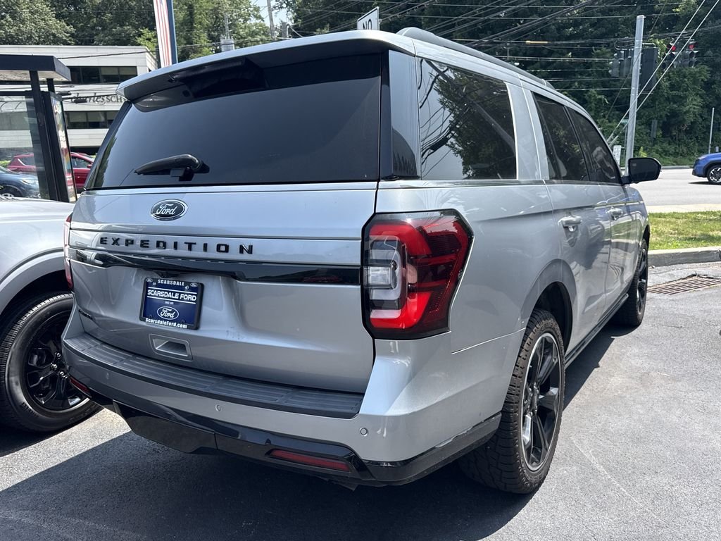 Used 2022 Silver Ford Limited image 4