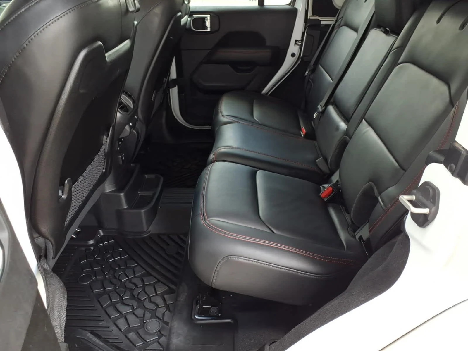 Used 2024 Bright White Clearcoat Jeep Rubicon X image 29