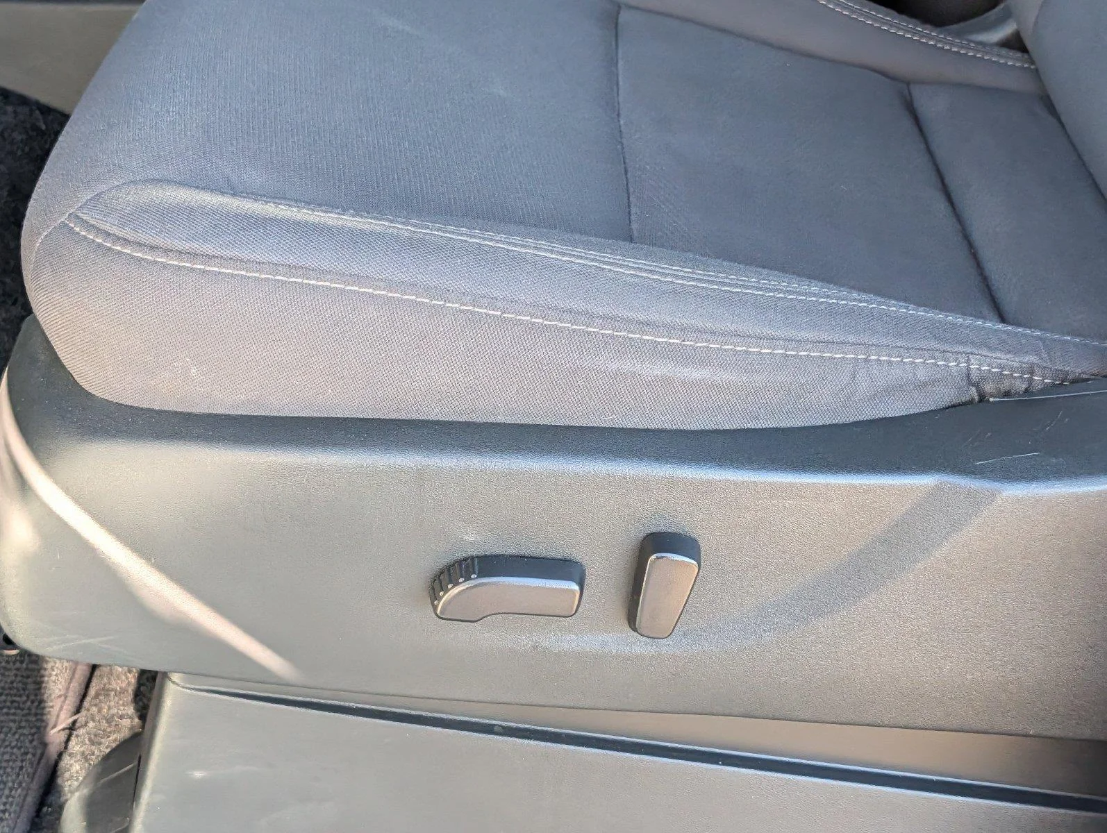 Used 2024 Glacier White Nissan SV image 12