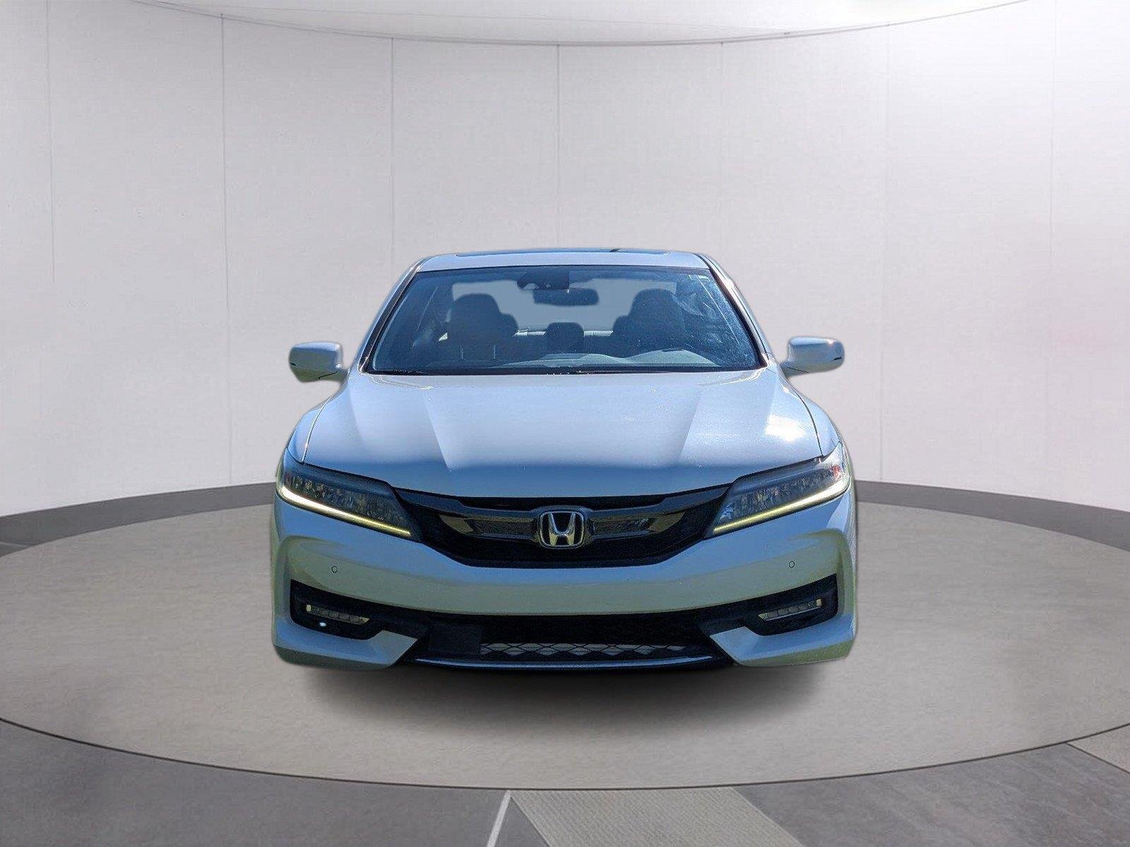 Used 2017  Honda Touring image 9