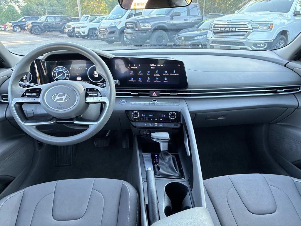 Used 2024 White Hyundai SEL image 15