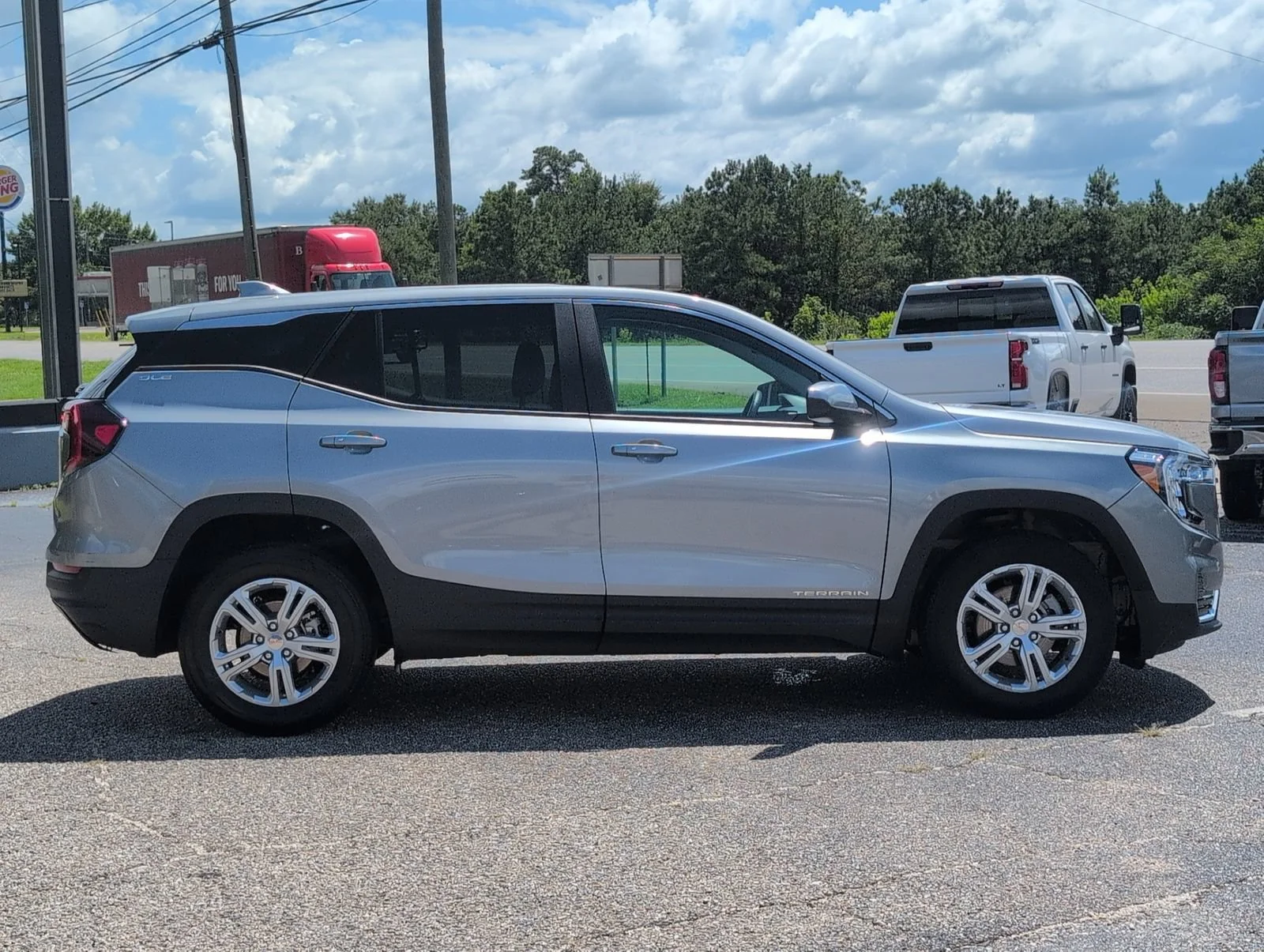 Used 2024 Sterling Metallic GMC SLE image 8