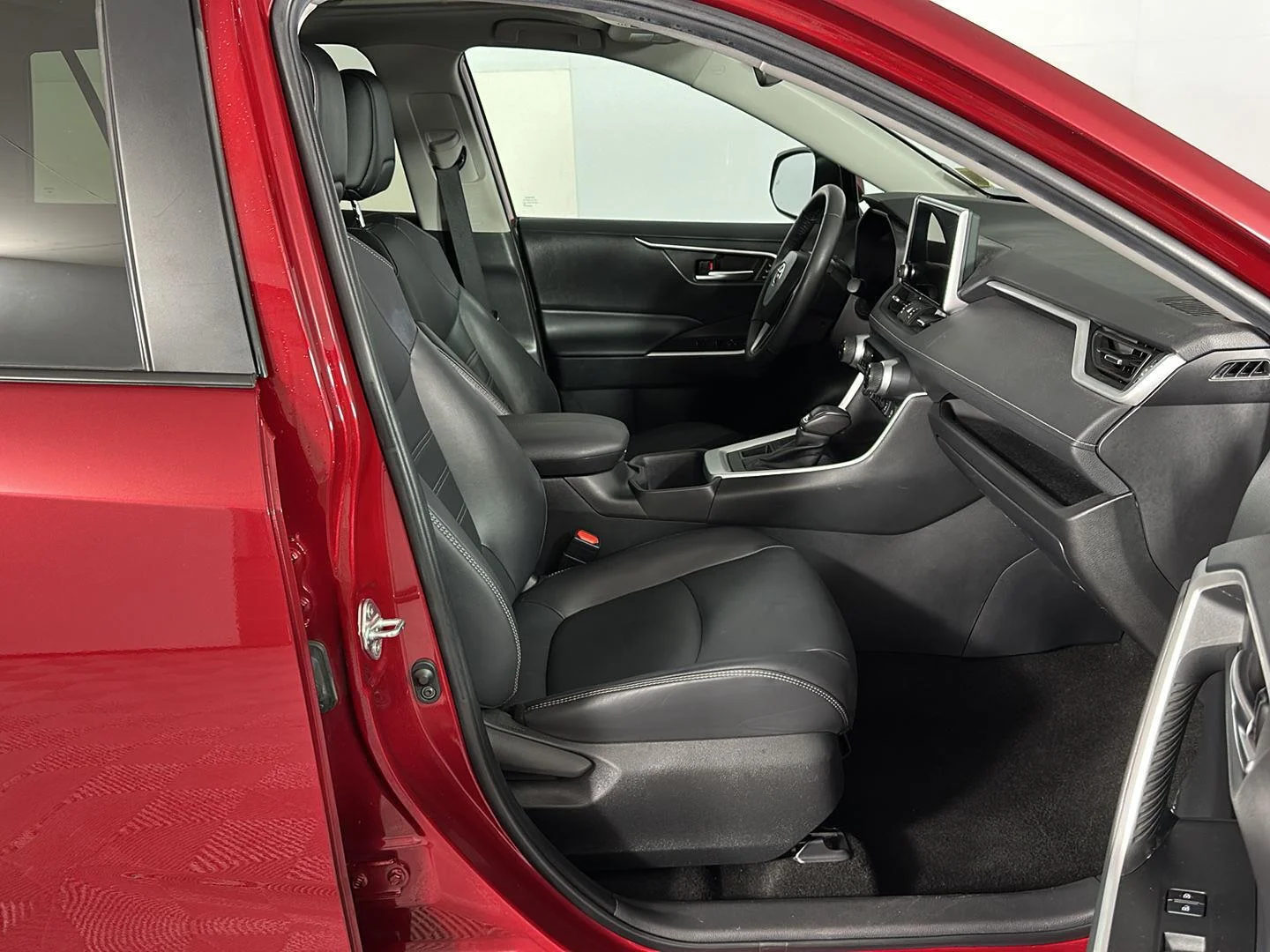 Used 2024 Ruby Flare Pearl Toyota XLE Premium image 27