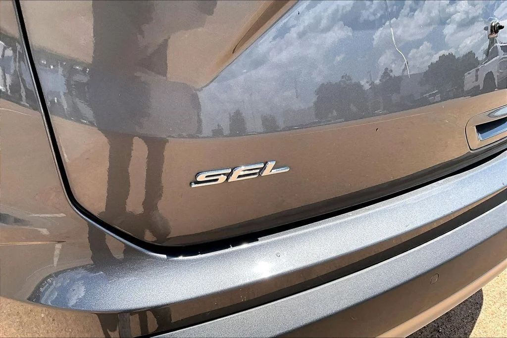 Used 2023 Gray Ford SEL image 29